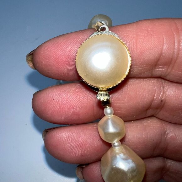 Vintage Strand of Faux Pearls - Picture 4 of 8